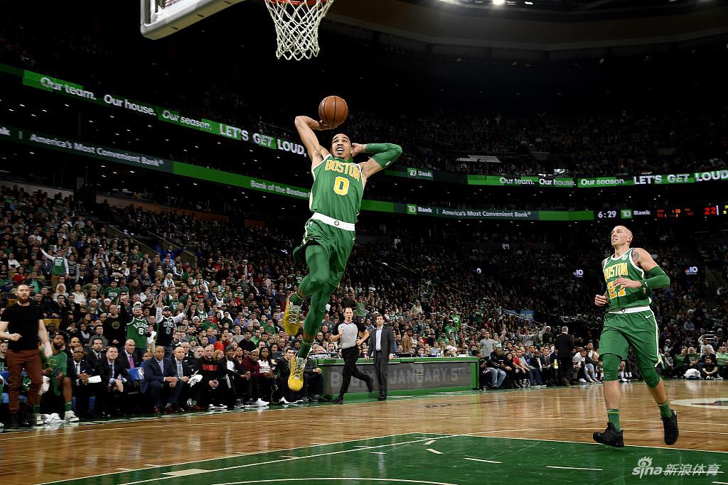 回顾历届圣诞大战经典瞬间 科比vs詹姆斯成永恒