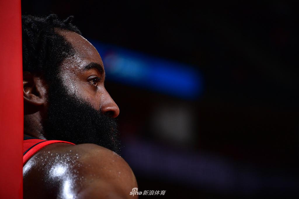 [NBA]湖人120-102火箭 詹姆斯18+7+7