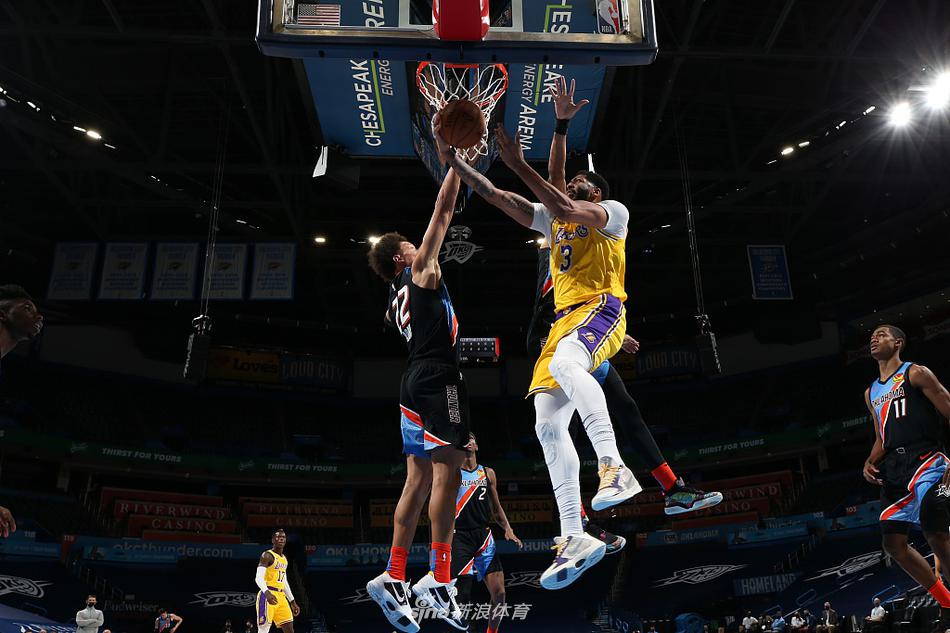 [NBA常规赛]湖人128-99雷霆 詹姆斯26+6+7