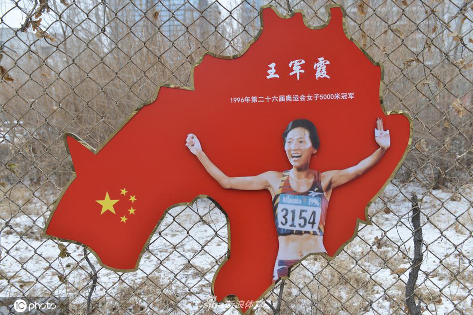 辽宁体育基地围网挂辽宁奥运冠军照片 迎接东京奥运会
