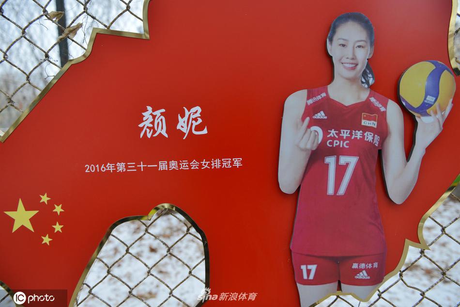 辽宁体育基地围网挂辽宁奥运冠军照片 迎接东京奥运会