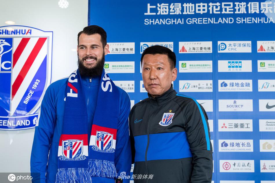 上海申花新援见面会举行 12号吴曦引领众人亮相