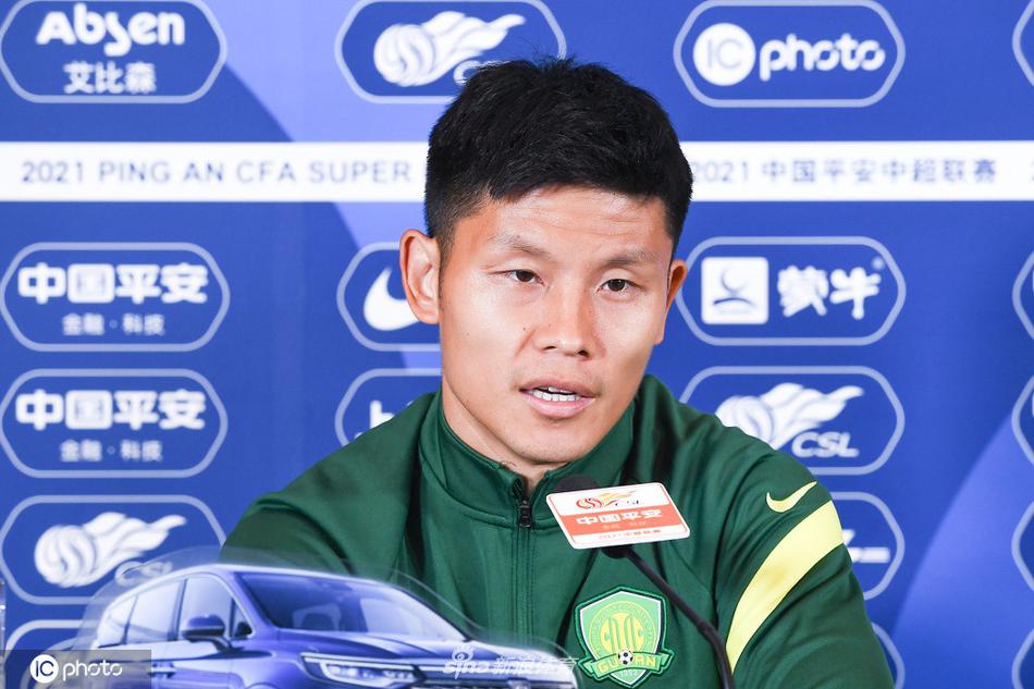 北京国安赛前新闻发布会 比利奇携于洋出席