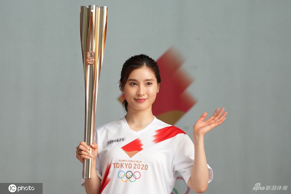 奥运火炬于东京传递第6日 女星土屋太凤参加传递