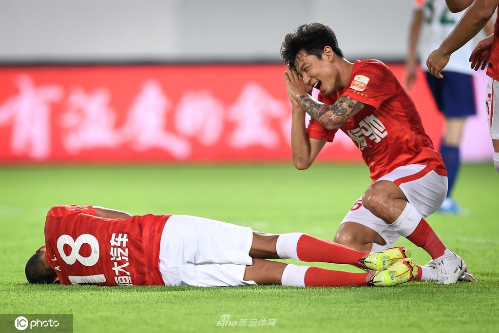 [中超]广州队5-0青岛队 艾克森帽子戏法