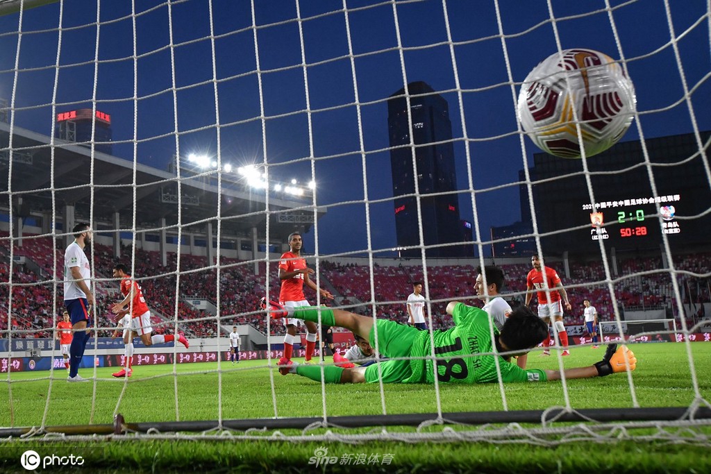 [中超]广州队5-0青岛队 艾克森帽子戏法