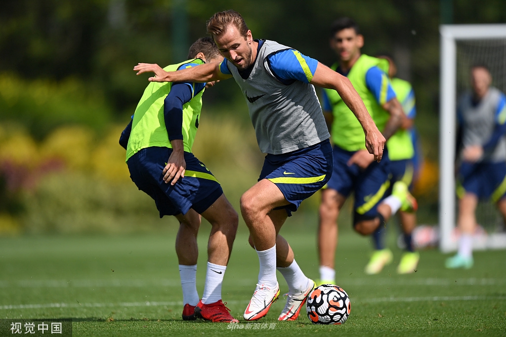 凯恩领衔热刺训练备战