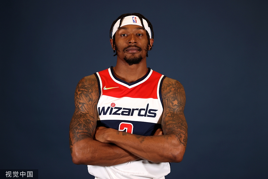 比尔引领奇才媒体日拍摄写真