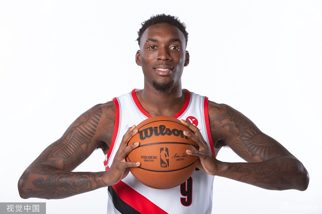 开拓者队媒体日拍摄新赛季写真