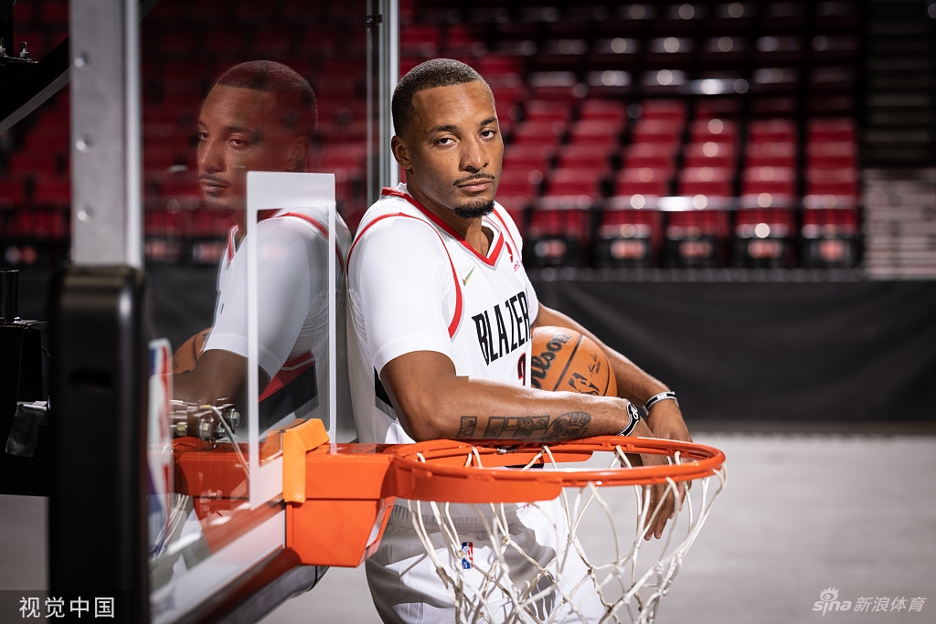 开拓者队媒体日拍摄新赛季写真