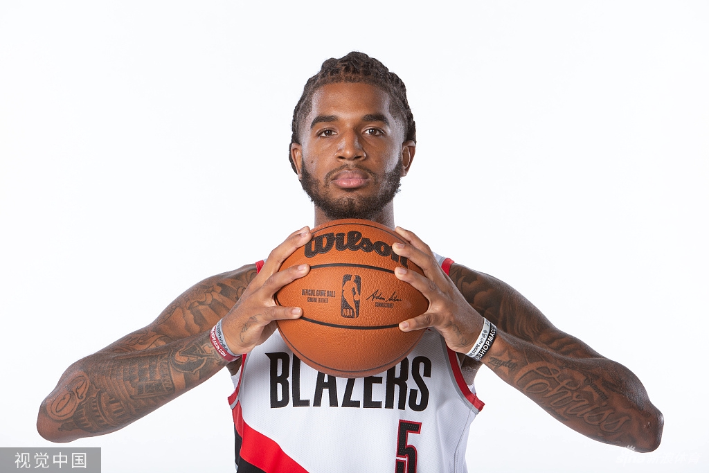 开拓者队媒体日拍摄新赛季写真