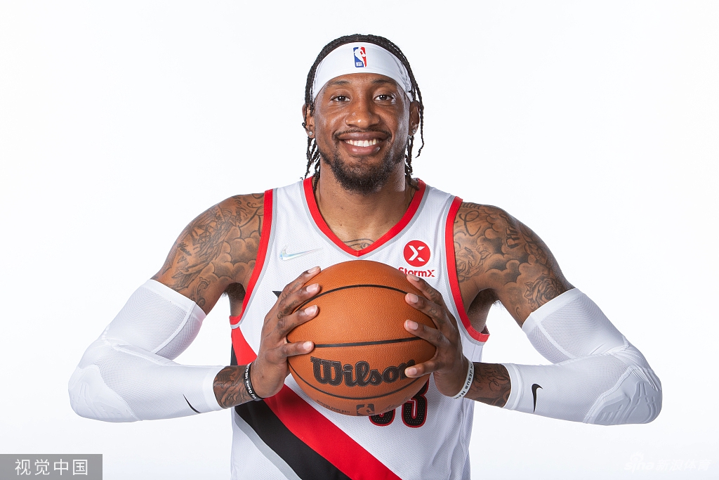 开拓者队媒体日拍摄新赛季写真