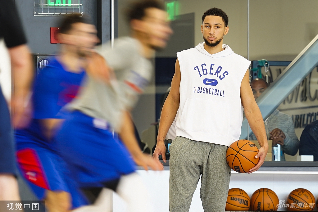 西蒙斯参加76人训练 犹如陌生人一言不发