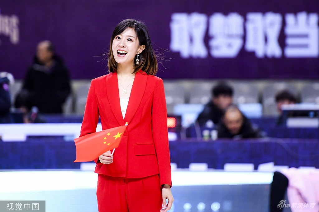 妇女能顶半边天！女记者实力与颜值并存