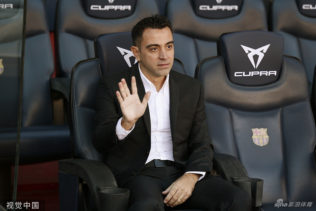 巴萨新帅哈维亮相：将奖杯带回诺坎普