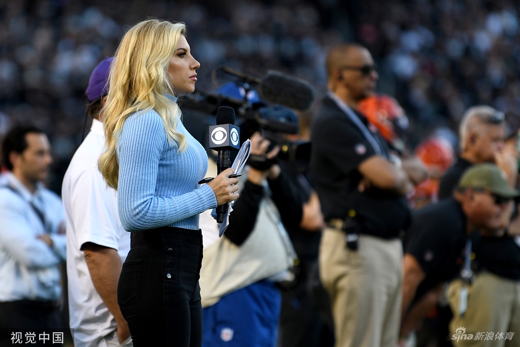 妇女能顶半边天！女记者实力与颜值并存