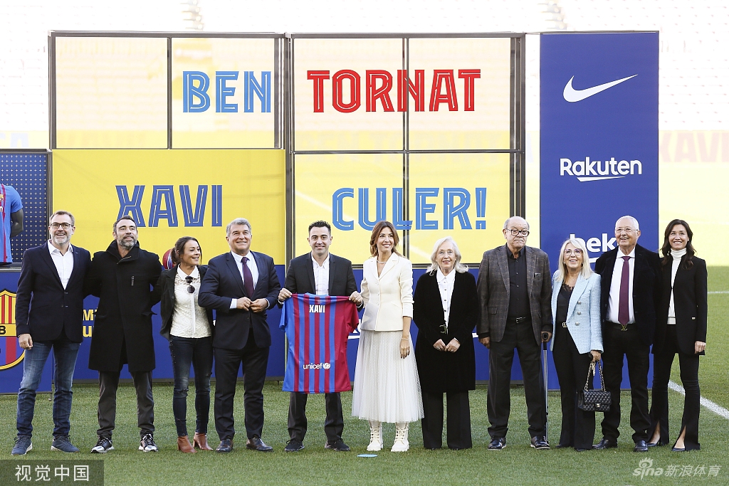 巴萨新帅哈维亮相：将奖杯带回诺坎普