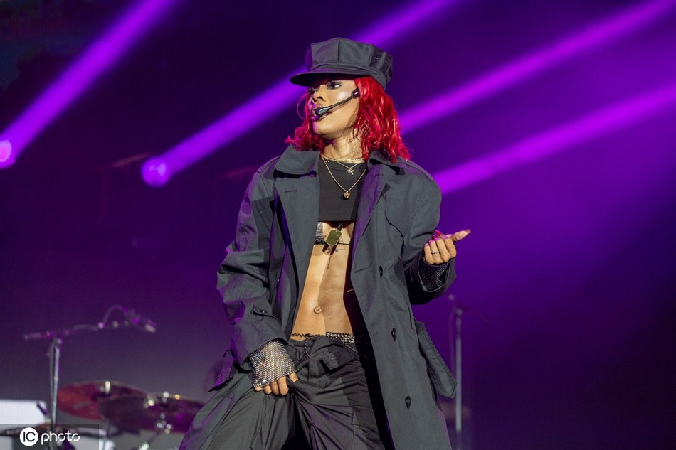 香波特爱妻泰雅娜-泰勒亮相音乐节 嗨歌劲舞热闹非凡