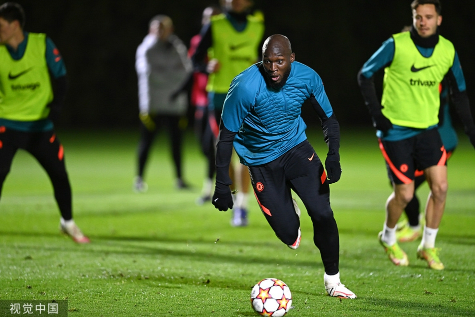 切尔西训练备战 卢卡库回归心情大好