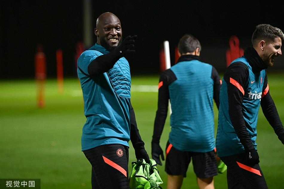 切尔西训练备战 卢卡库回归心情大好