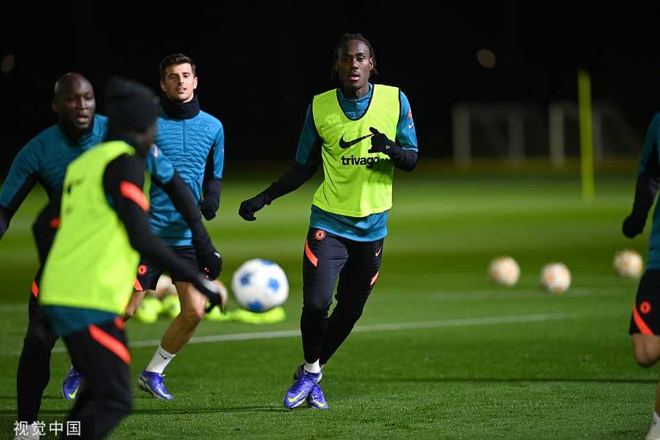 切尔西训练备战 卢卡库回归心情大好