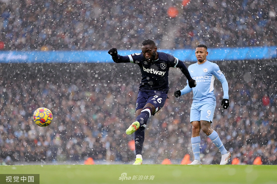 [英超]雪战到底！曼城大雪中2-1战胜西汉姆联