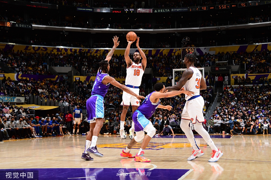 [NBA]尼克斯115-122湖人 詹皇复出砍三双