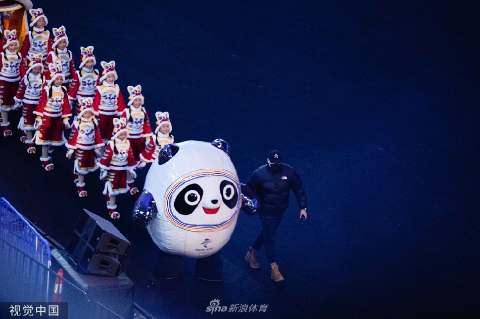 北京冬奥吉祥物冰墩墩火爆引追捧
