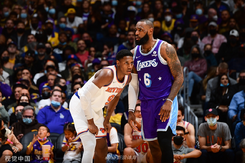 [NBA]尼克斯115-122湖人 詹皇复出砍三双