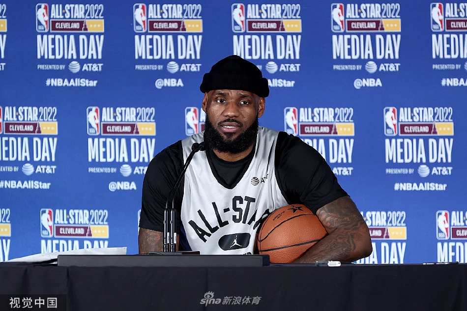 詹姆斯领衔全明星众星出席发布会