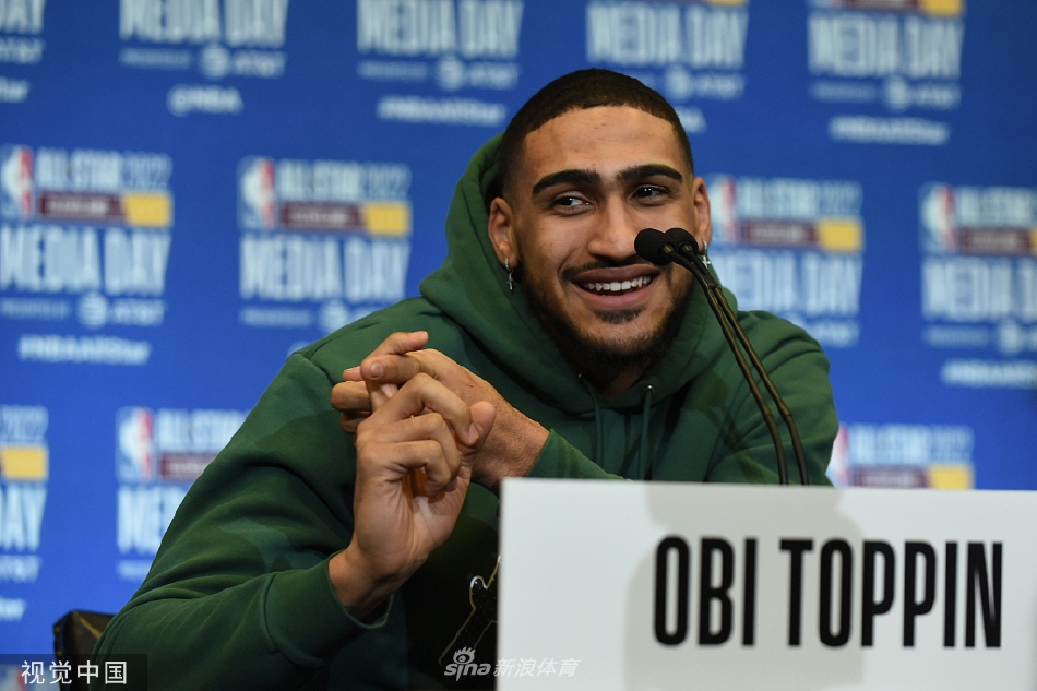 詹姆斯领衔全明星众星出席发布会