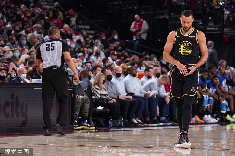 [NBA]勇士132-95开拓者 库里18分14助攻