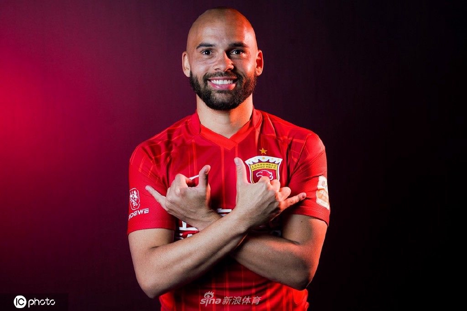 上海海港球队色主题创意写真 面对新赛季主帅莱科信心十足