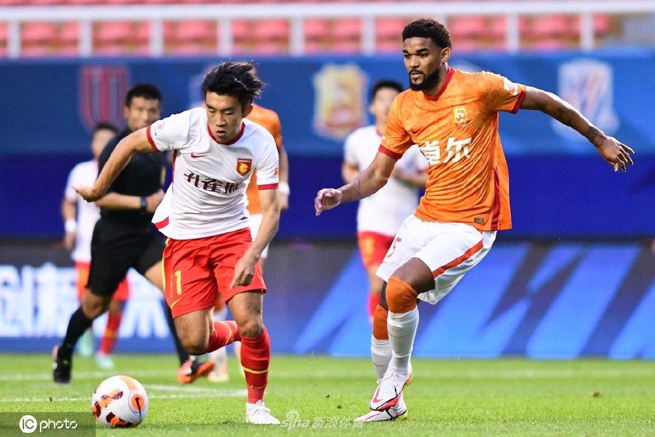 [中超]武汉长江2-1河北队