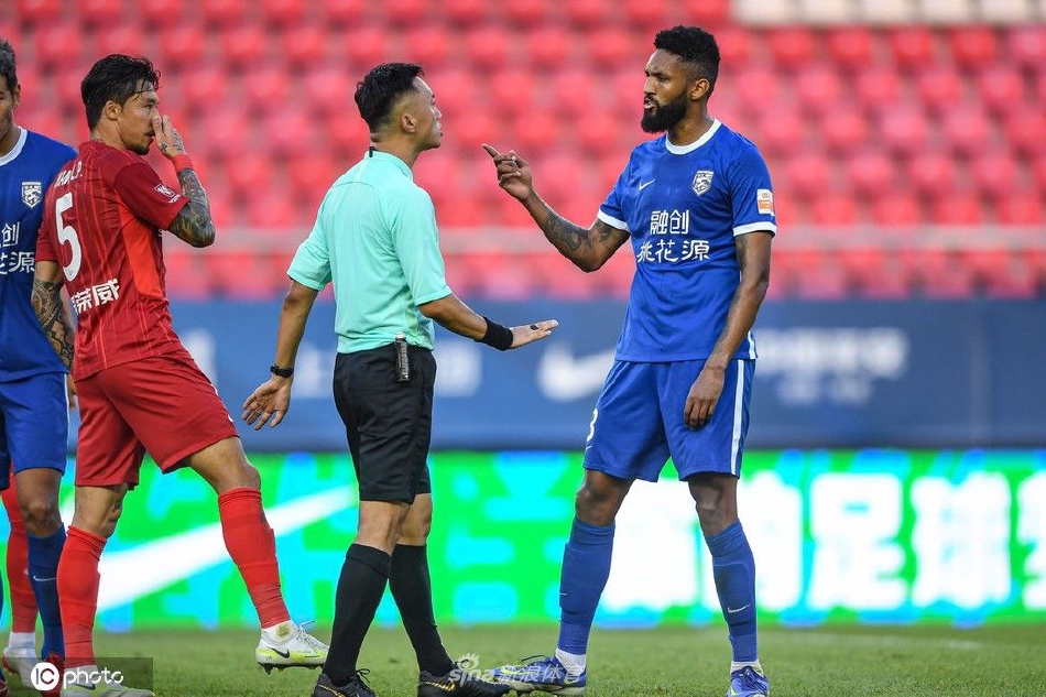 [中超]武汉三镇2-1上海海港