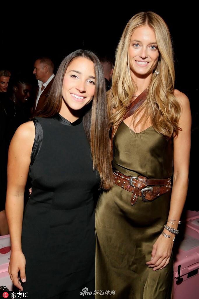 乐福与女友恩爱亮相纽约时装周