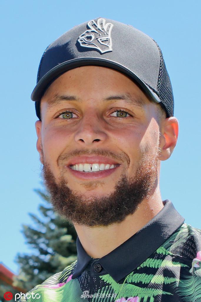 高球选手库里亮相!他是高尔夫球手里扣篮最厉害的人