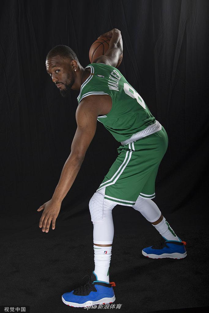 凯尔特人新援拍摄球衣写真 沃克凸显霸气