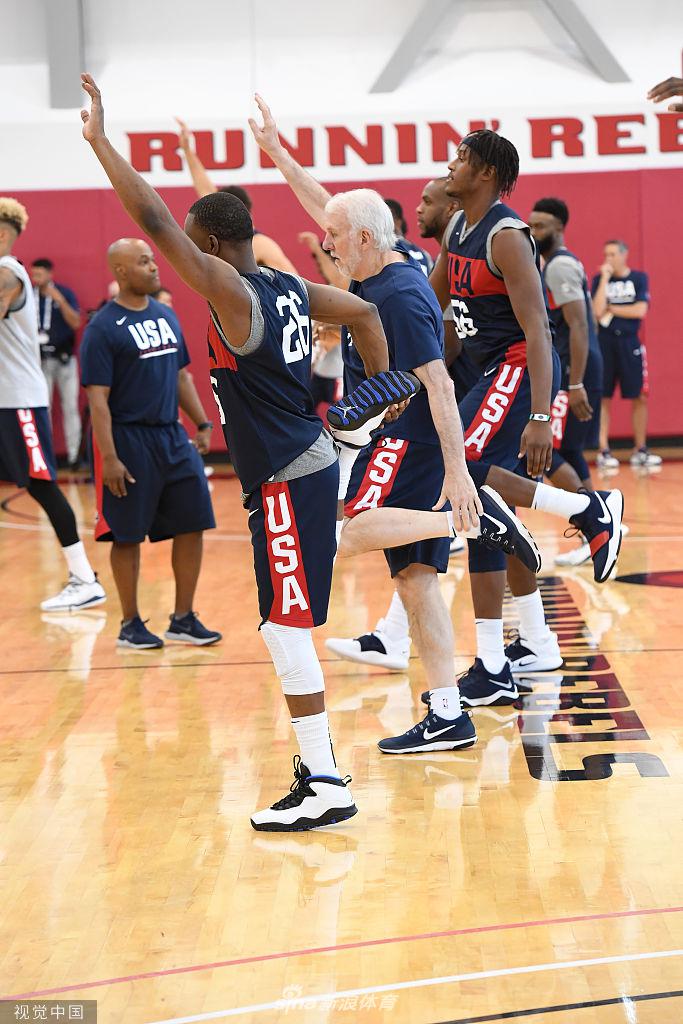 波波维奇带大家热身