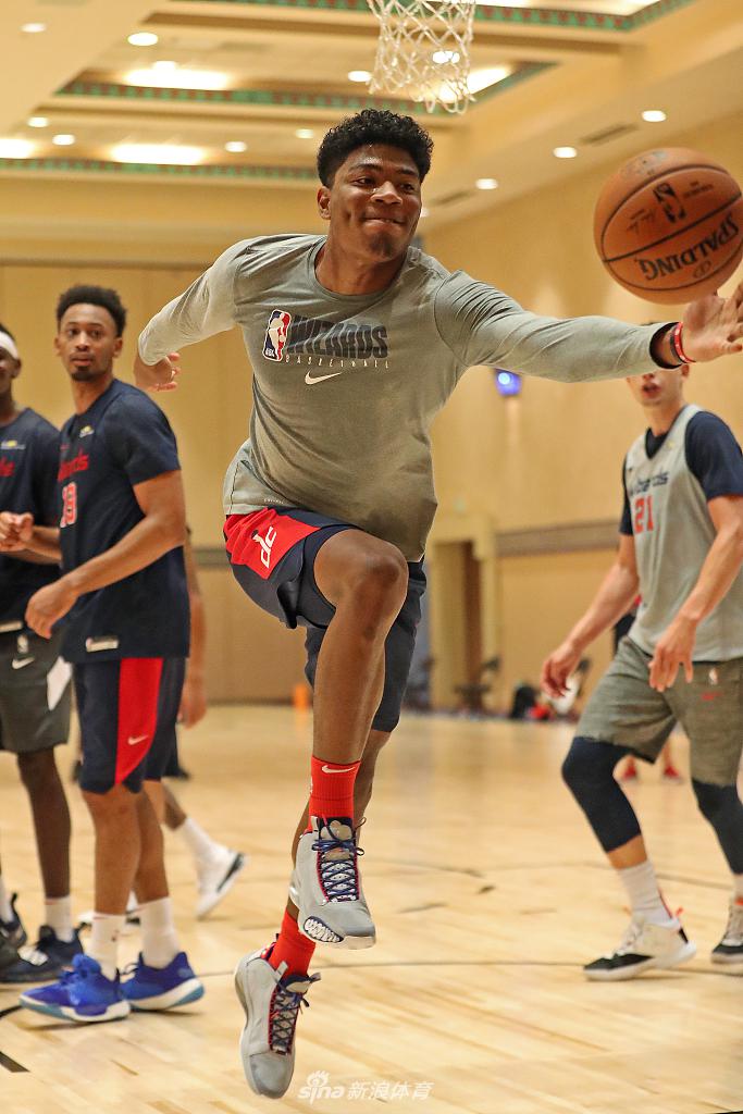 保罗・乔治领衔众球星继续备战