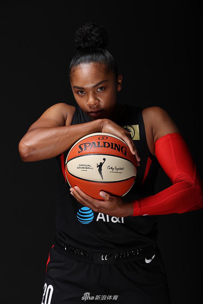 wnba:球员写真拍摄继续