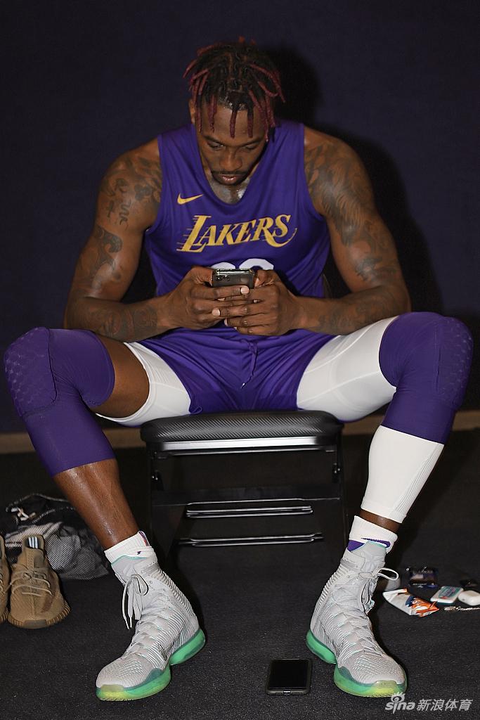 湖人高燃训练酷照放送！老汉詹姆斯大秀完美身材！