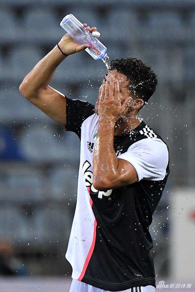 [意甲]卡利亚里2-0尤文 C罗10射难破门