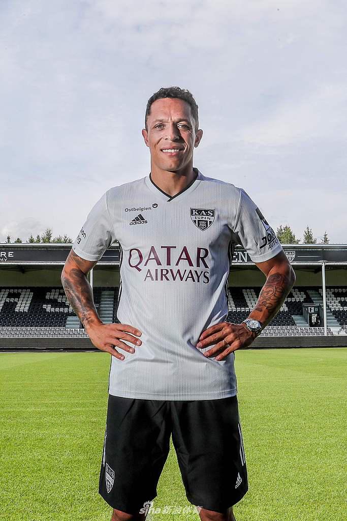 比甲球队欧本签下巴萨旧将阿德里亚诺