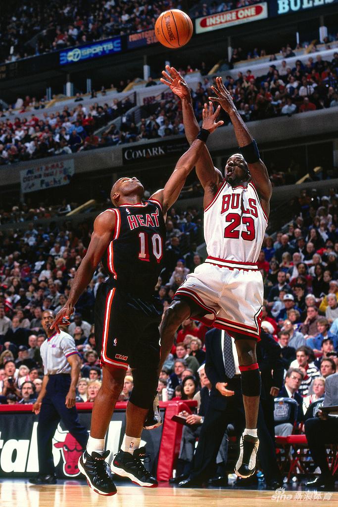 回顾历届圣诞大战经典瞬间 科比vs詹姆斯成永恒