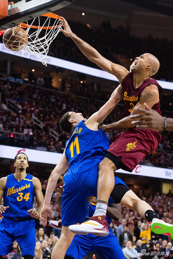 回顾历届圣诞大战经典瞬间 科比vs詹姆斯成永恒