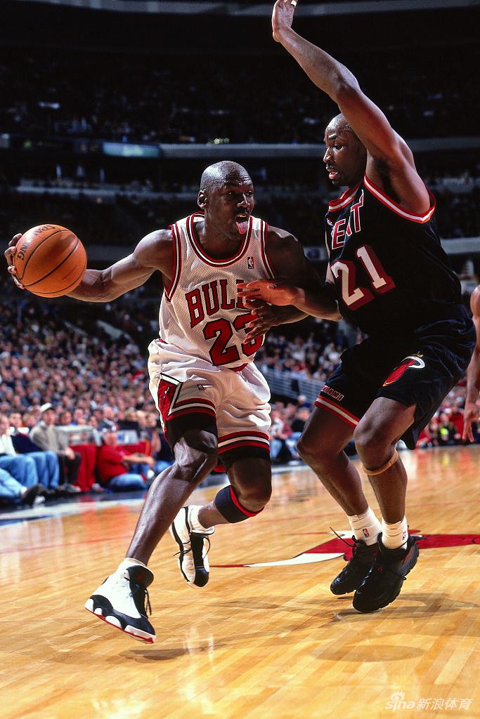 回顾历届圣诞大战经典瞬间 科比vs詹姆斯成永恒