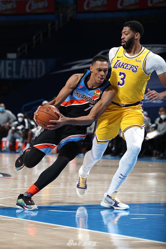 [NBA常规赛]湖人128-99雷霆 詹姆斯26+6+7