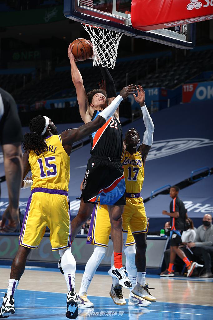 [NBA常规赛]湖人128-99雷霆 詹姆斯26+6+7