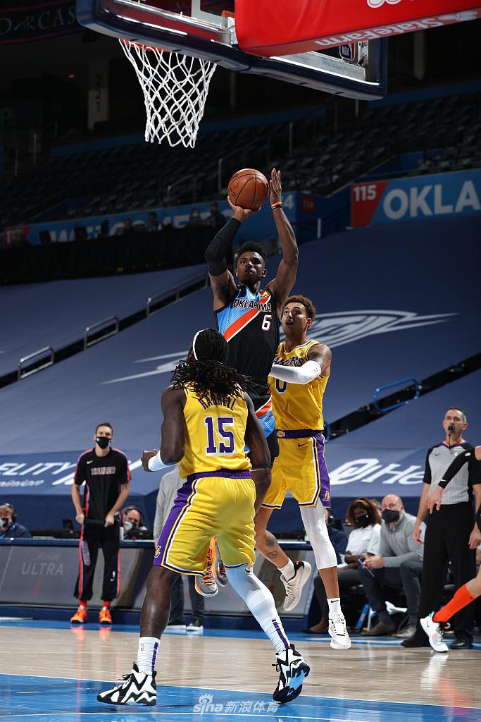 [NBA常规赛]湖人128-99雷霆 詹姆斯26+6+7